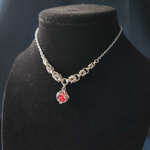Gothic Victorian vampire blood red and silver chainmail choker necklace - Picture 8 of 10